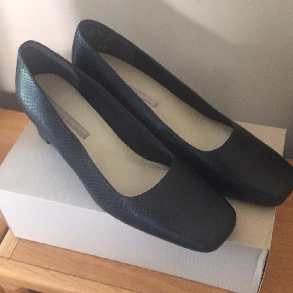 Easy Spirit Black pumps